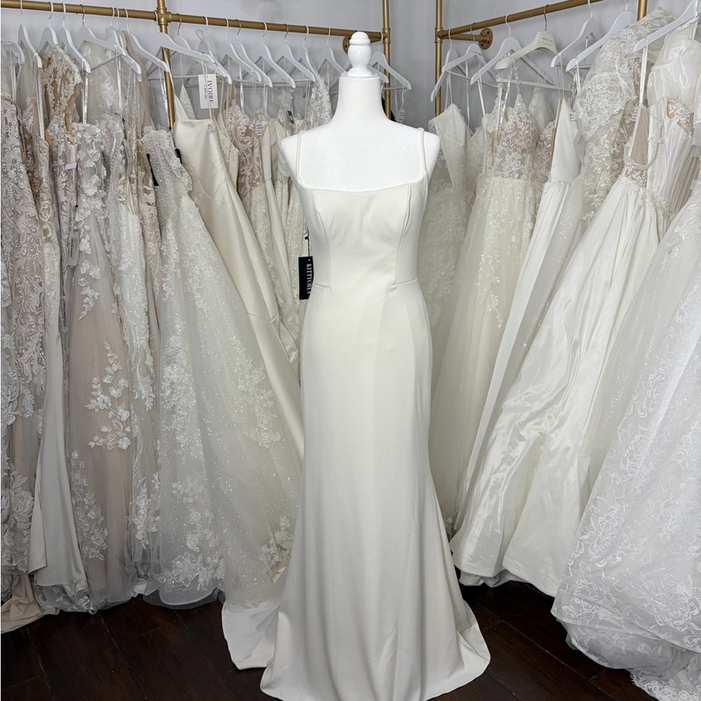 Elegant White Sleeveless Wedding Dress